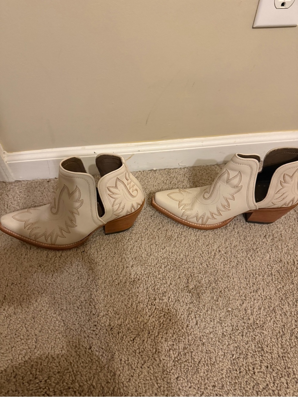 Ariat Cream Western Cutout Ankle Booties